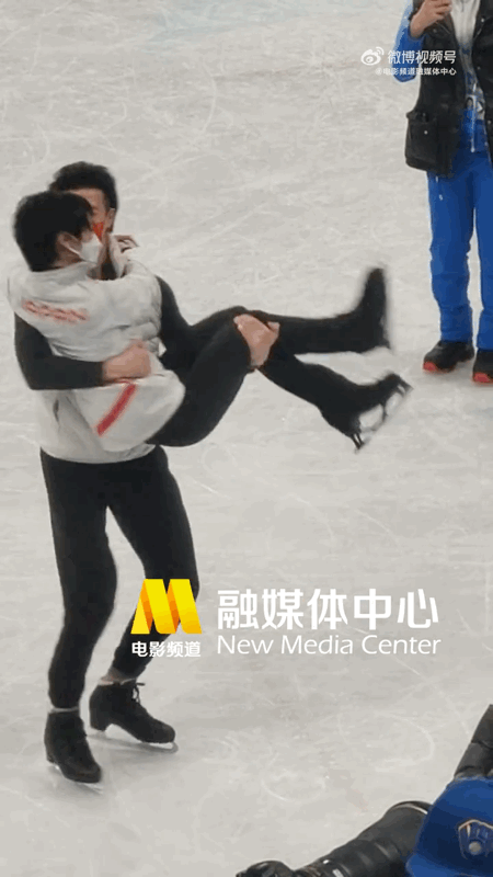 柳鑫宇抱羽生结弦转圈圈80这么快就来啦