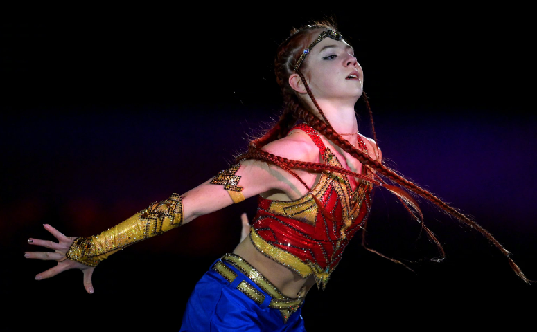 莎莎化身神奇女侠!脱外套全场尖叫,腹肌力量惊人,再现经典蟹步休闲区蓝鸢梦想 - Www.slyday.coM 莎莎化身神奇女侠!脱外套全场尖叫,腹肌力量惊人,再现经典蟹步休闲区蓝鸢梦想 - Www.slyday.coM