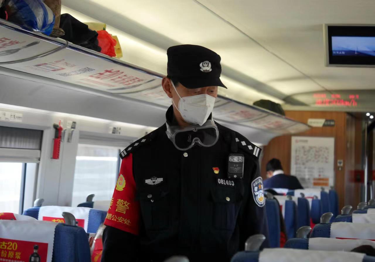 铁路公安机关全力为大学生返校保驾护航