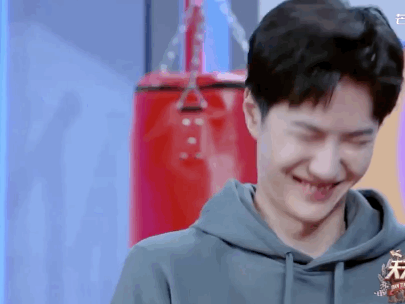 王一博仰头大笑合集一笑就仰头是什么宝宝行为