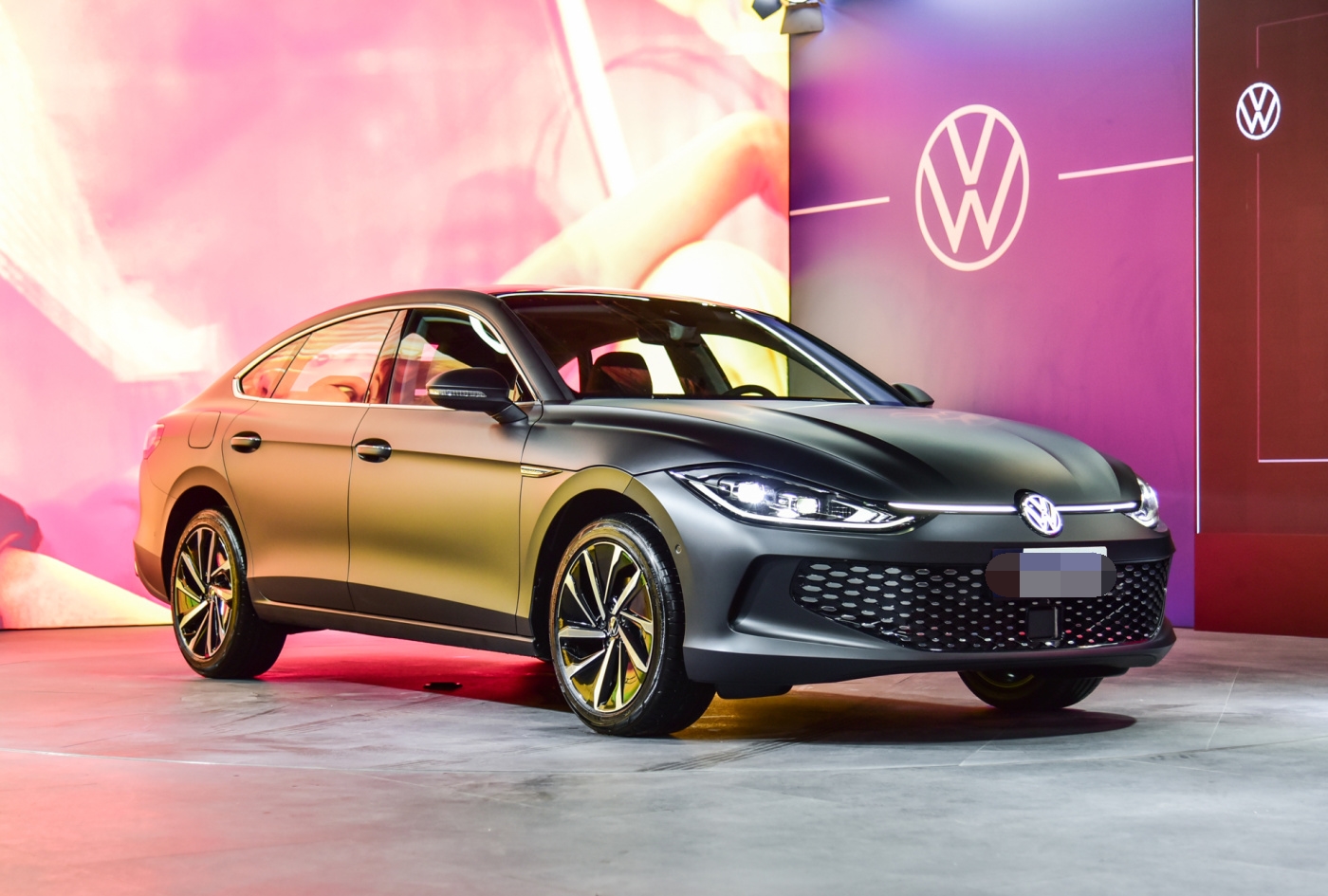 全新大众凌渡终于来了溜背车身无边框车门简直帅到没朋友