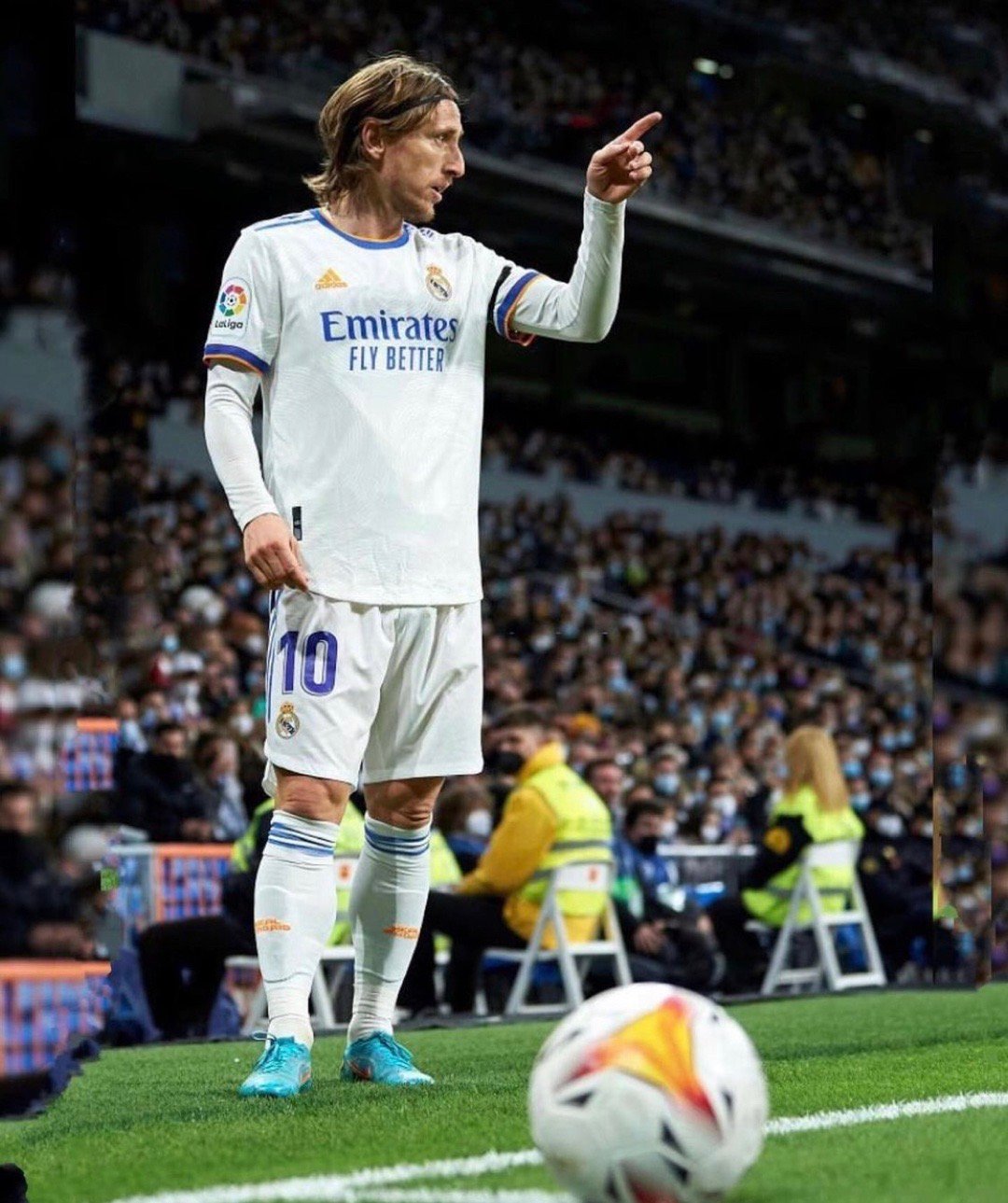 halamadrid##莫德里奇#莫德里奇:我都是7015卡洛斯:你是巴西人