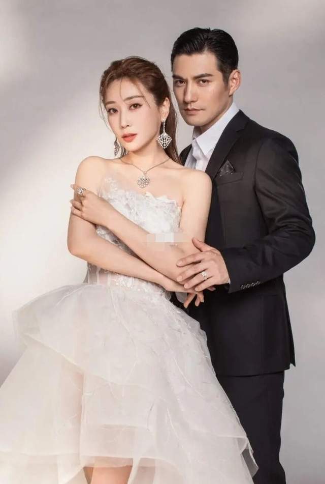 杜若溪被疑怀二胎3岁女儿颜值太高似混血严屹宽化身女儿奴