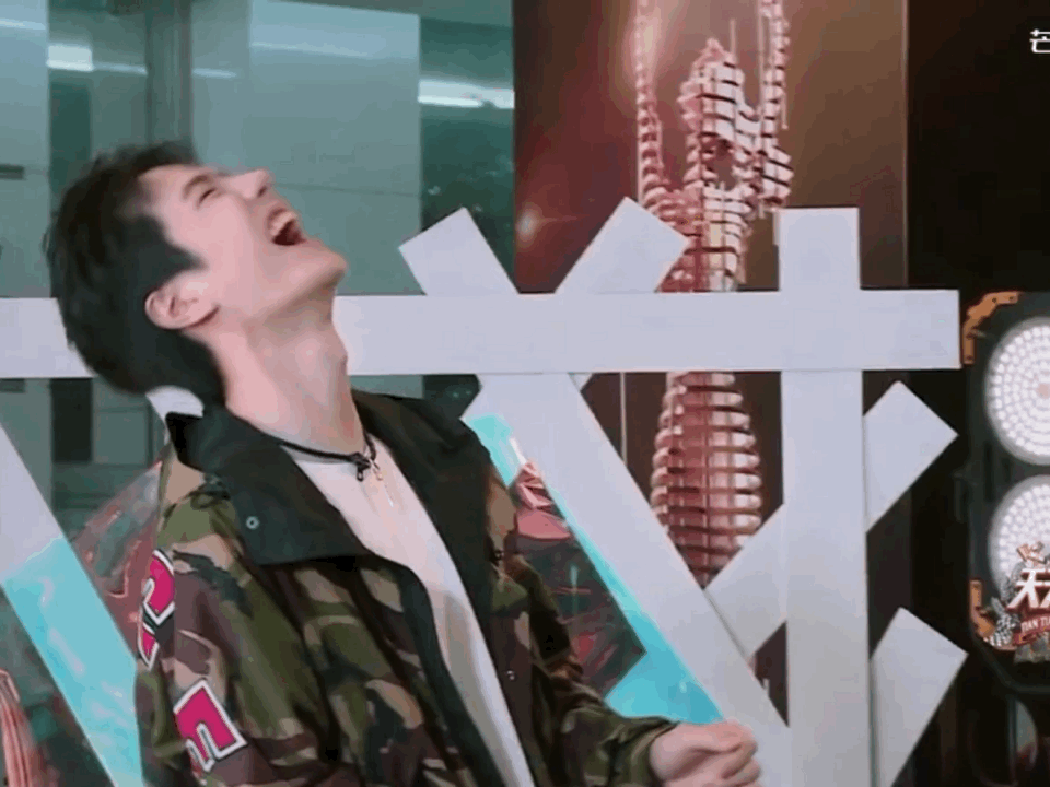 王一博仰头大笑合集9615 一笑就仰头是什么宝宝行为?