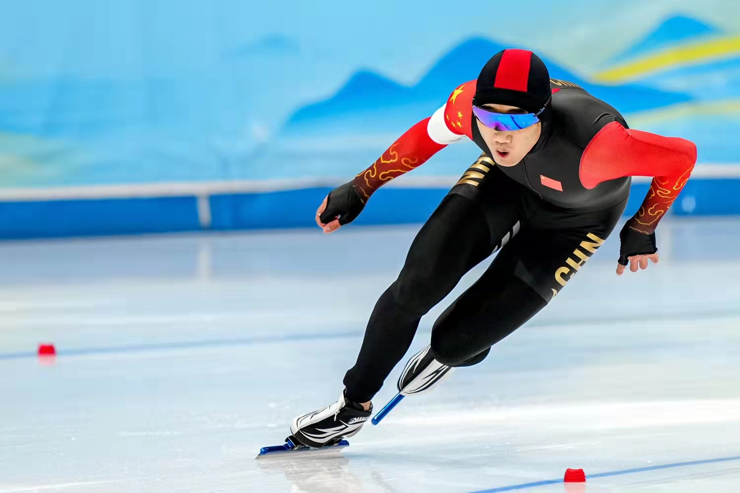 开闭幕式双旗手高亭宇：这是整个速滑国家队的荣耀休闲区蓝鸢梦想 - Www.slyday.coM