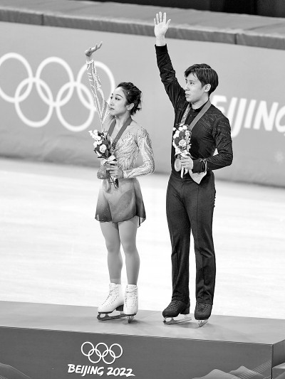 隋文静/韩聪摘得双人花滑金牌：最高难度 最佳组合休闲区蓝鸢梦想 - Www.slyday.coM