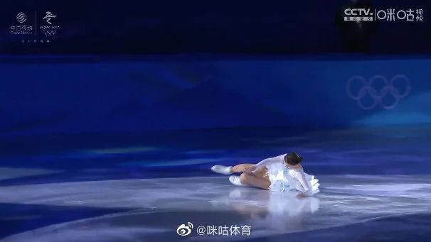 花滑表演滑太美了！冰墩墩登台亮相！休闲区蓝鸢梦想 - Www.slyday.coM