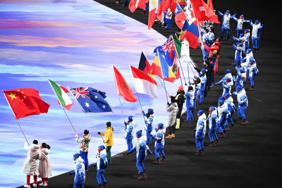 这是代表团旗帜和运动员入场环节。新华社记者 黄宗治 摄