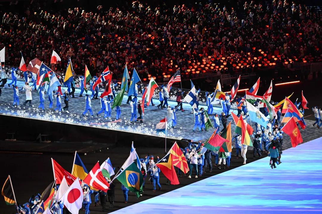 五星红旗，是举得最高的！休闲区蓝鸢梦想 - Www.slyday.coM