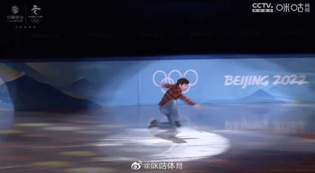 花滑表演滑太美了！冰墩墩登台亮相！休闲区蓝鸢梦想 - Www.slyday.coM