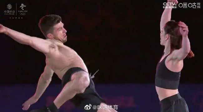 花滑表演滑太美了！冰墩墩登台亮相！休闲区蓝鸢梦想 - Www.slyday.coM