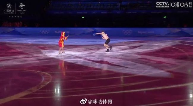 花滑表演滑太美了！冰墩墩登台亮相！休闲区蓝鸢梦想 - Www.slyday.coM