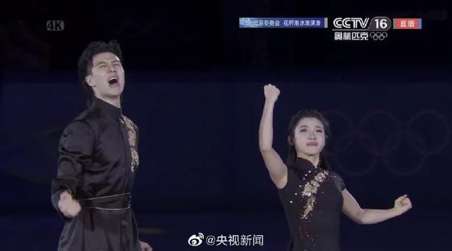 花滑表演滑太美了！冰墩墩登台亮相！休闲区蓝鸢梦想 - Www.slyday.coM