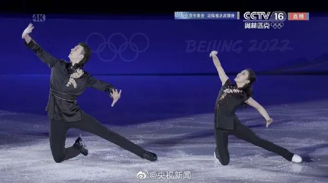 花滑表演滑太美了！冰墩墩登台亮相！休闲区蓝鸢梦想 - Www.slyday.coM