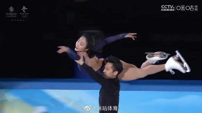 花滑表演滑太美了！冰墩墩登台亮相！休闲区蓝鸢梦想 - Www.slyday.coM