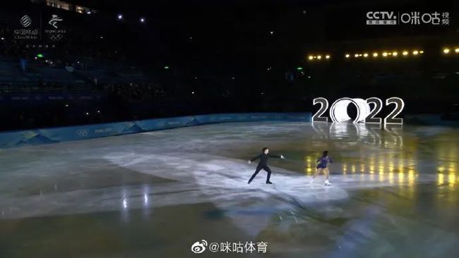 花滑表演滑太美了！冰墩墩登台亮相！休闲区蓝鸢梦想 - Www.slyday.coM