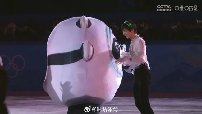 花滑表演滑太美了！冰墩墩登台亮相！休闲区蓝鸢梦想 - Www.slyday.coM