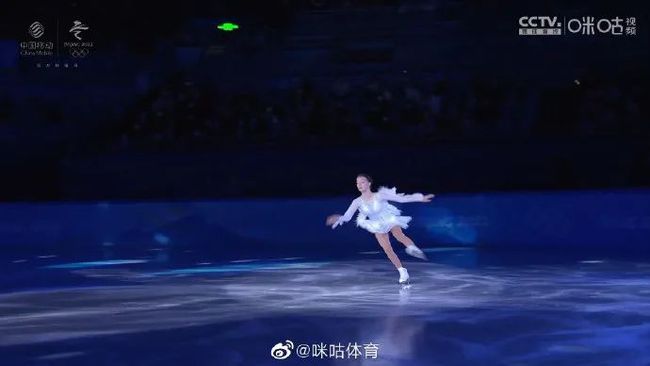 花滑表演滑太美了！冰墩墩登台亮相！休闲区蓝鸢梦想 - Www.slyday.coM