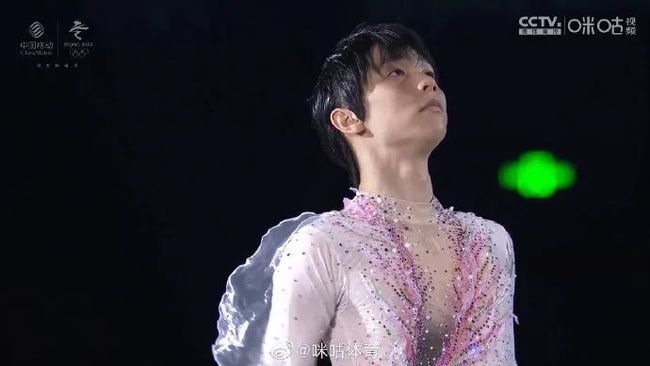 花滑表演滑太美了！冰墩墩登台亮相！休闲区蓝鸢梦想 - Www.slyday.coM