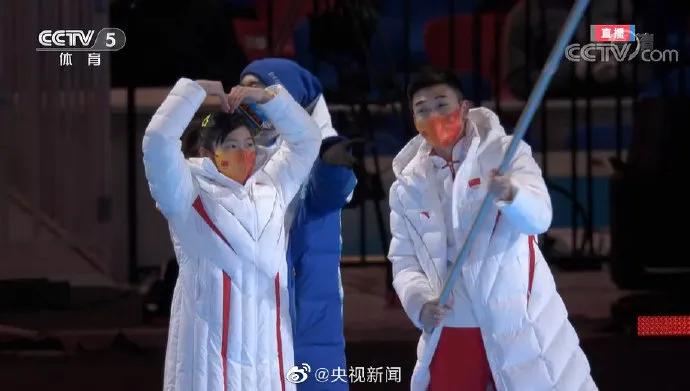 五星红旗，是举得最高的！休闲区蓝鸢梦想 - Www.slyday.coM