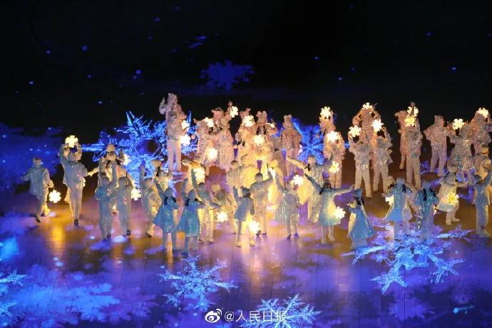 五星红旗，是举得最高的！休闲区蓝鸢梦想 - Www.slyday.coM