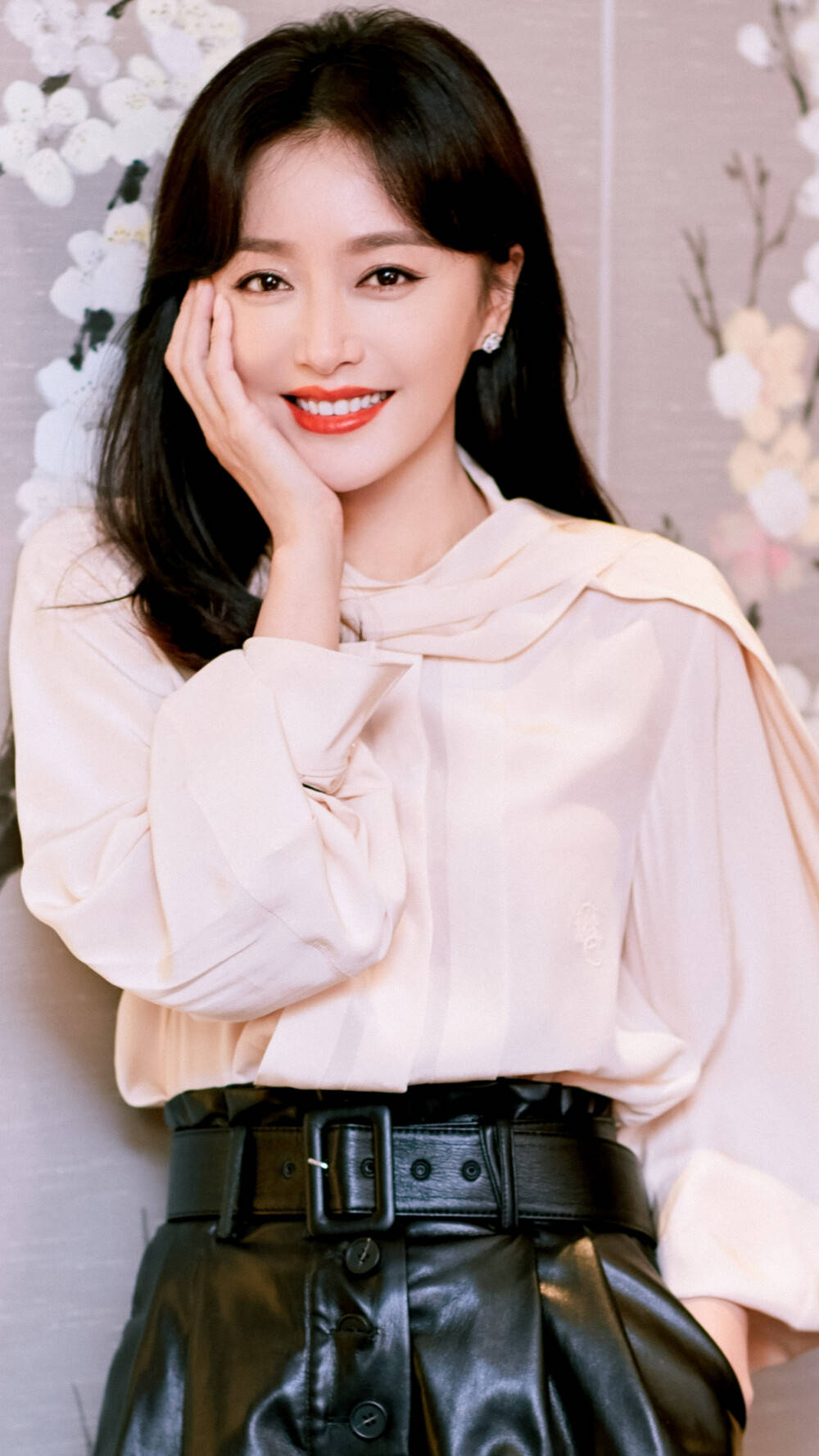 高圆圆秦岚的高颜值离不开白净的牙齿这12招牙齿美白方法必学