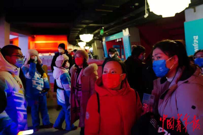 北京冬奥会闭幕式进入倒计时 观众陆续进场落座休闲区蓝鸢梦想 - Www.slyday.coM