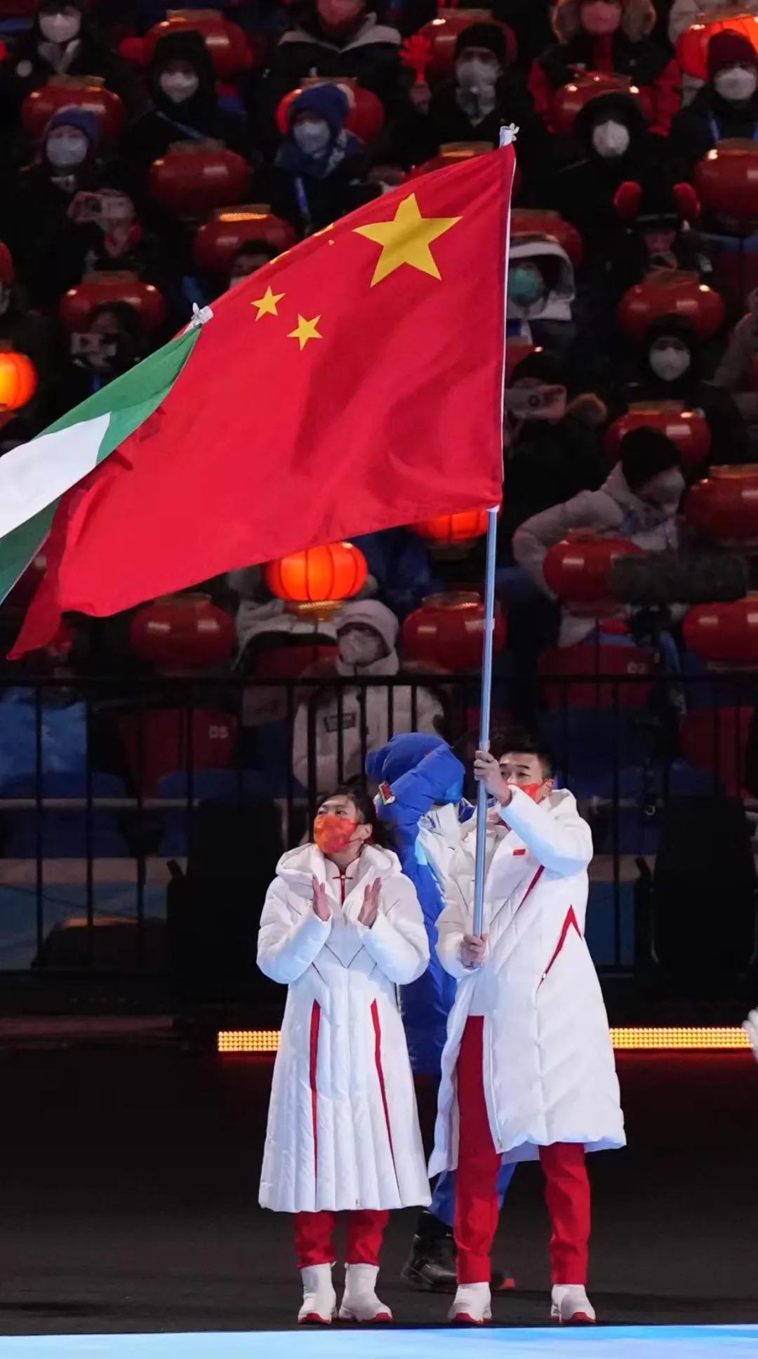 五星红旗，是举得最高的！休闲区蓝鸢梦想 - Www.slyday.coM