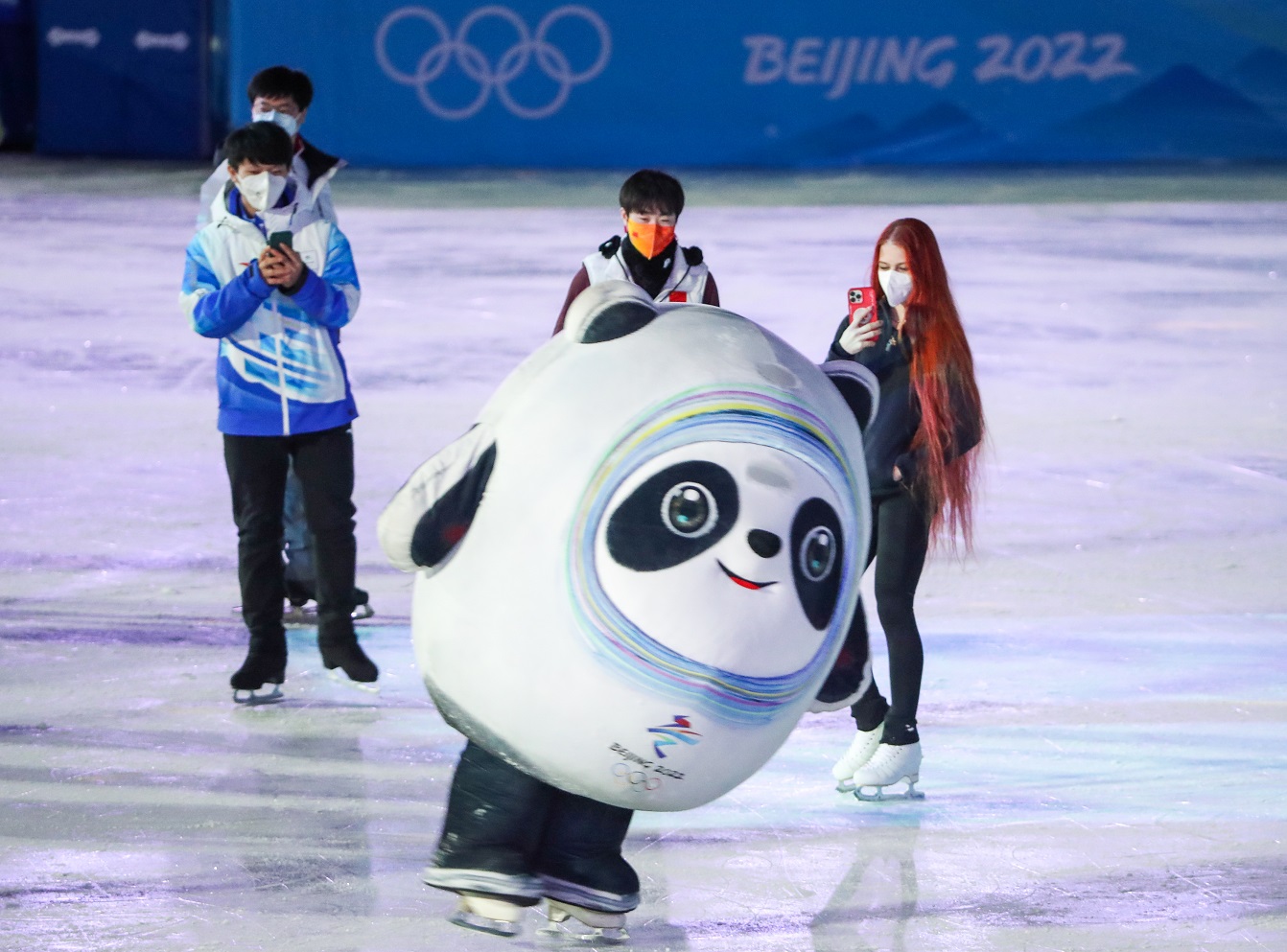 拼手速！一百万只冰墩墩已到货休闲区蓝鸢梦想 - Www.slyday.coM