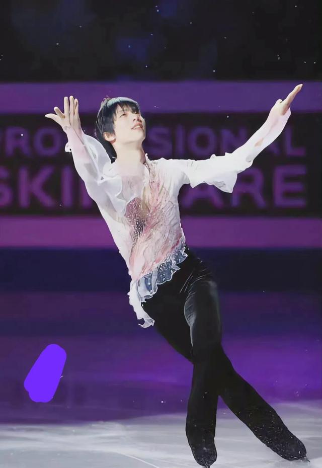 北京冬奥会花滑表演现感人一幕：羽生结弦对冰墩墩耳语，依依不舍休闲区蓝鸢梦想 - Www.slyday.coM