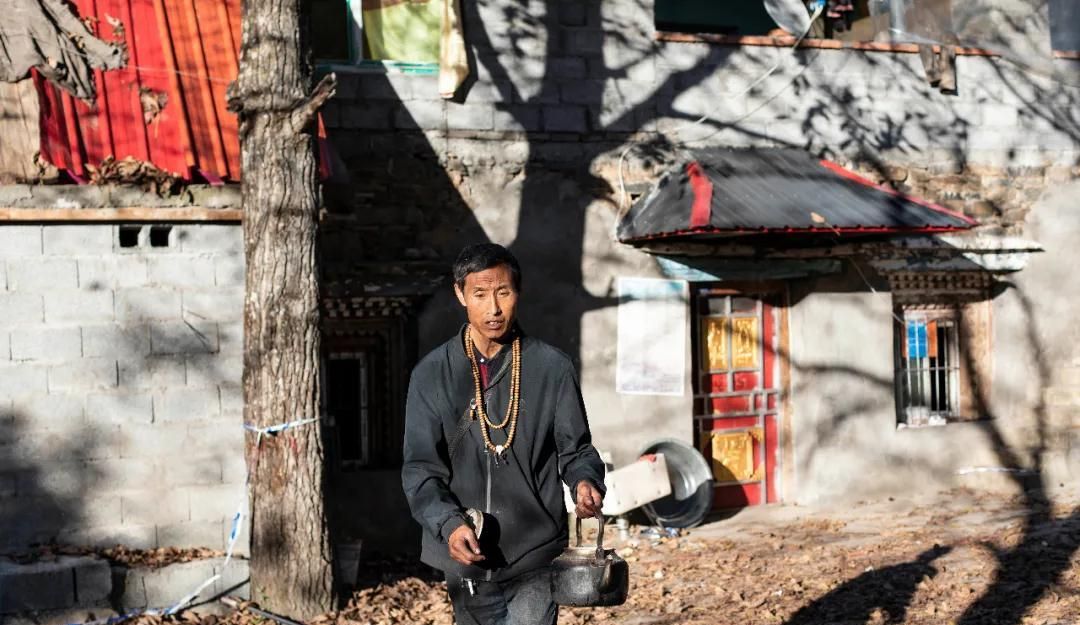 拉姆：新婚就被家暴，2次申请离婚，被前夫烧毁前她经历了什么？休闲区蓝鸢梦想 - Www.slyday.coM