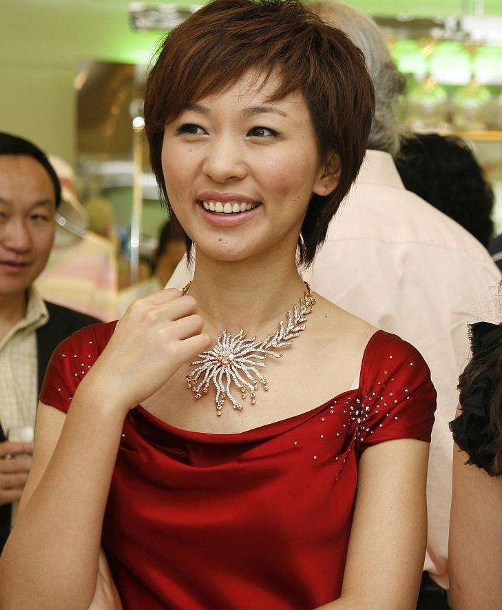 《新闻联播》欧阳夏丹:父亲早逝,她托起母亲的晚年,婚恋成难题休闲区蓝鸢梦想 - Www.slyday.coM 《新闻联播》欧阳夏丹:父亲早逝,她托起母亲的晚年,婚恋成难题休闲区蓝鸢梦想 - Www.slyday.coM