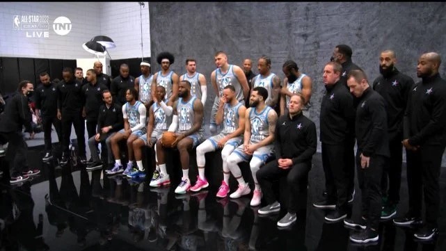 nba全明星大合照詹姆斯莫兰特c位杜兰特因事缺席哈登出席