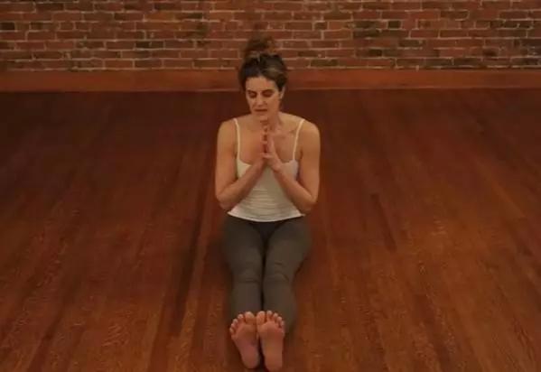 一个拉伸动作,帮你提臀收腹!有效缓解和祛除踝关节炎等症状休闲区蓝鸢梦想 - Www.slyday.coM 一个拉伸动作,帮你提臀收腹!有效缓解和祛除踝关节炎等症状休闲区蓝鸢梦想 - Www.slyday.coM