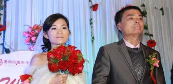 2010年，湖南军人勇救44人，全身烧伤90%，女孩喂水后相恋成婚休闲区蓝鸢梦想 - Www.slyday.coM