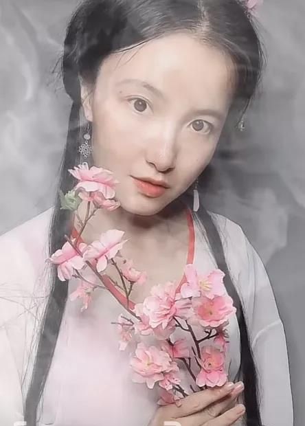 80后姑娘16岁全身瘫痪,如今摆摊成"最美簪娘"|小目标|苏钰婷|摆摊