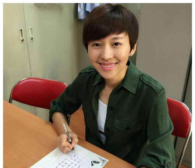 《新闻联播》欧阳夏丹:父亲早逝,她托起母亲的晚年,婚恋成难题休闲区蓝鸢梦想 - Www.slyday.coM 《新闻联播》欧阳夏丹:父亲早逝,她托起母亲的晚年,婚恋成难题休闲区蓝鸢梦想 - Www.slyday.coM