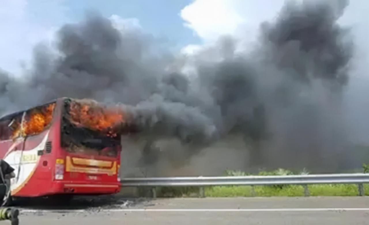 2010年，湖南军人勇救44人，全身烧伤90%，女孩喂水后相恋成婚休闲区蓝鸢梦想 - Www.slyday.coM