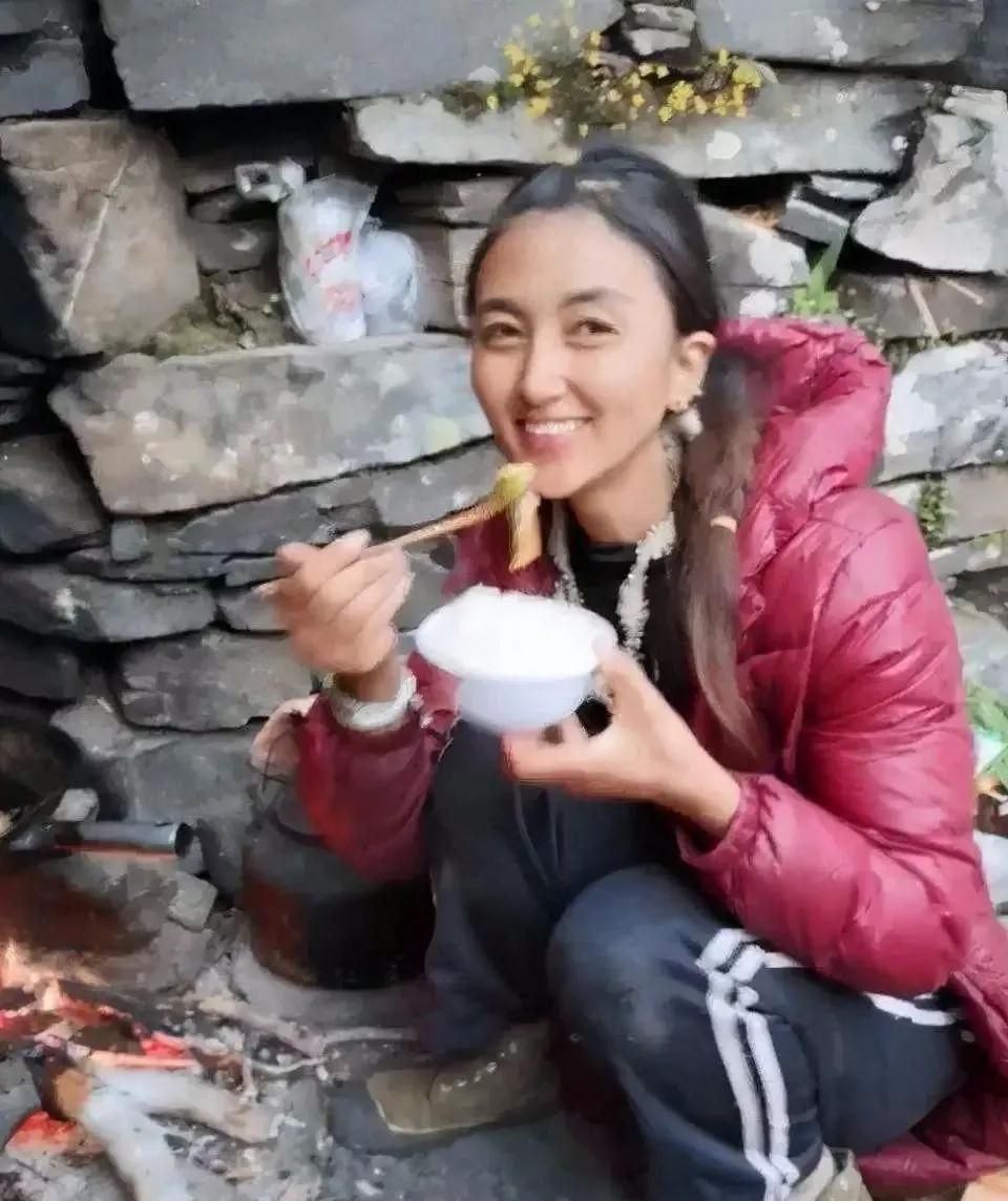 拉姆：新婚就被家暴，2次申请离婚，被前夫烧毁前她经历了什么？休闲区蓝鸢梦想 - Www.slyday.coM