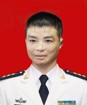 2010年，湖南军人勇救44人，全身烧伤90%，女孩喂水后相恋成婚休闲区蓝鸢梦想 - Www.slyday.coM