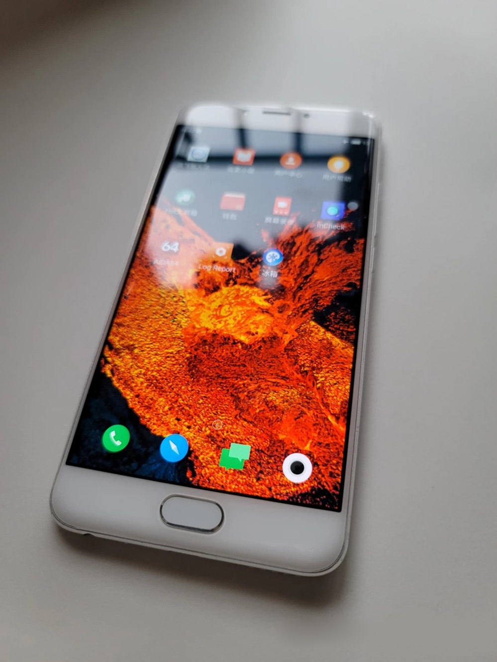 颇为遗憾的魅族工程机背面自带小圆屏可惜没发布