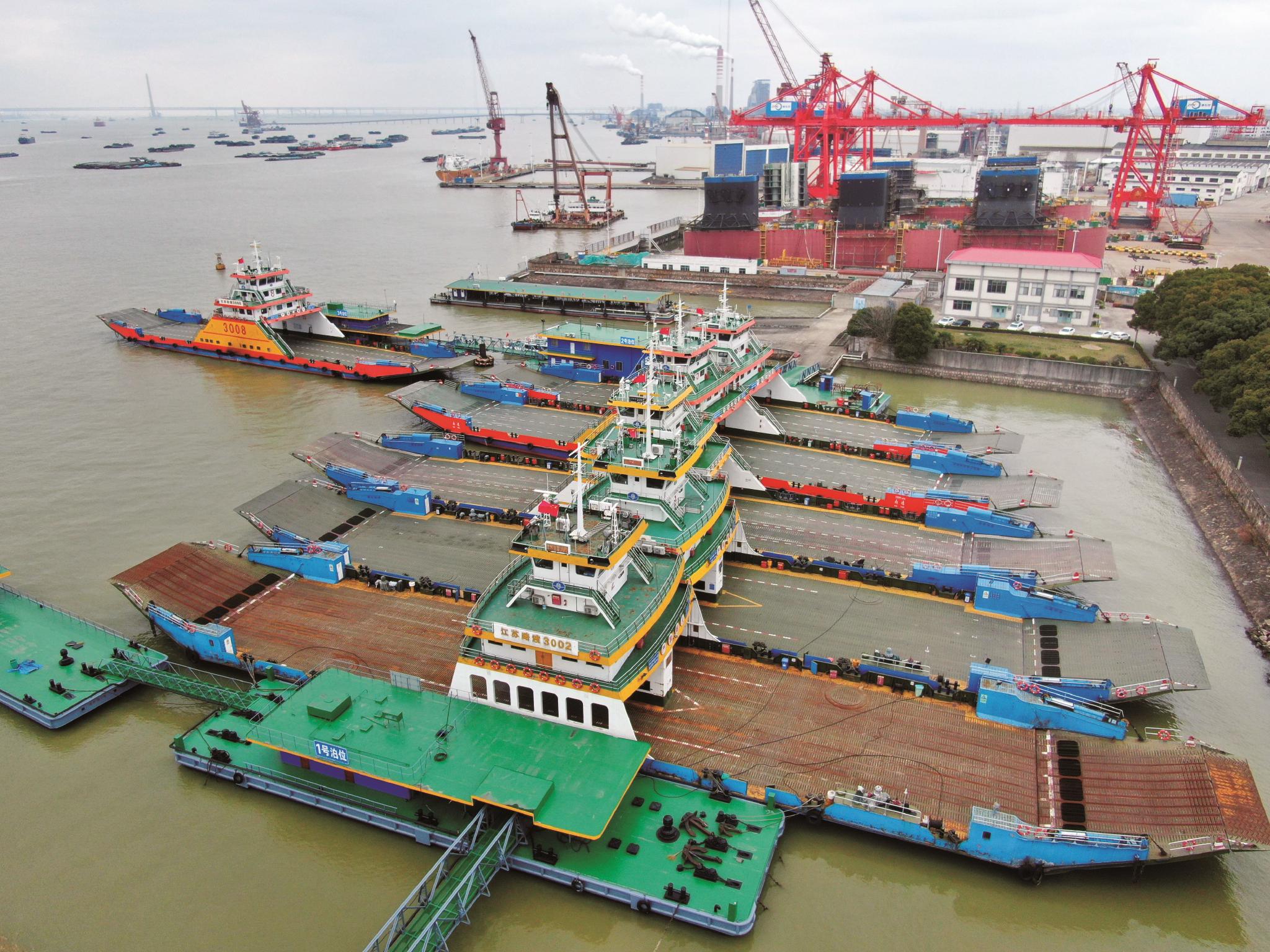 目前我市已全面暂停海太汽渡,通沙汽渡,通常汽渡,皋张汽渡4个汽渡渡运
