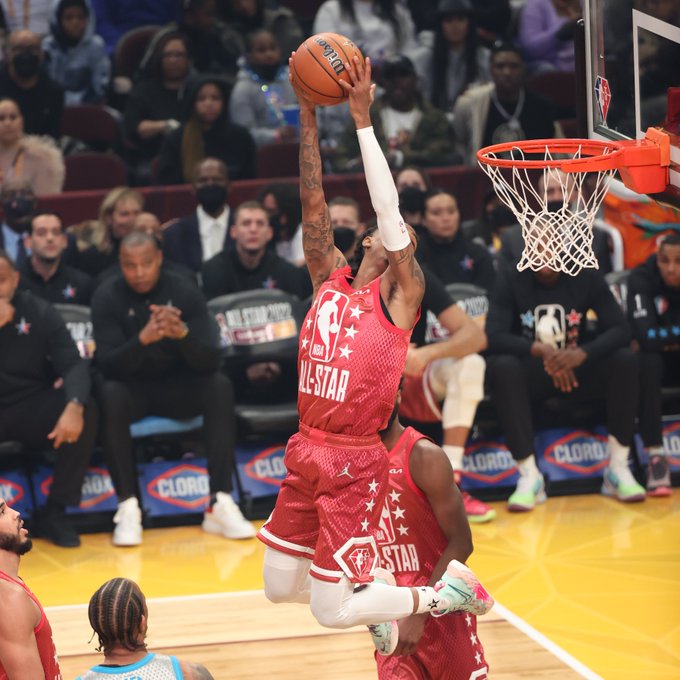 莫兰特上演海报级精彩空接背扣