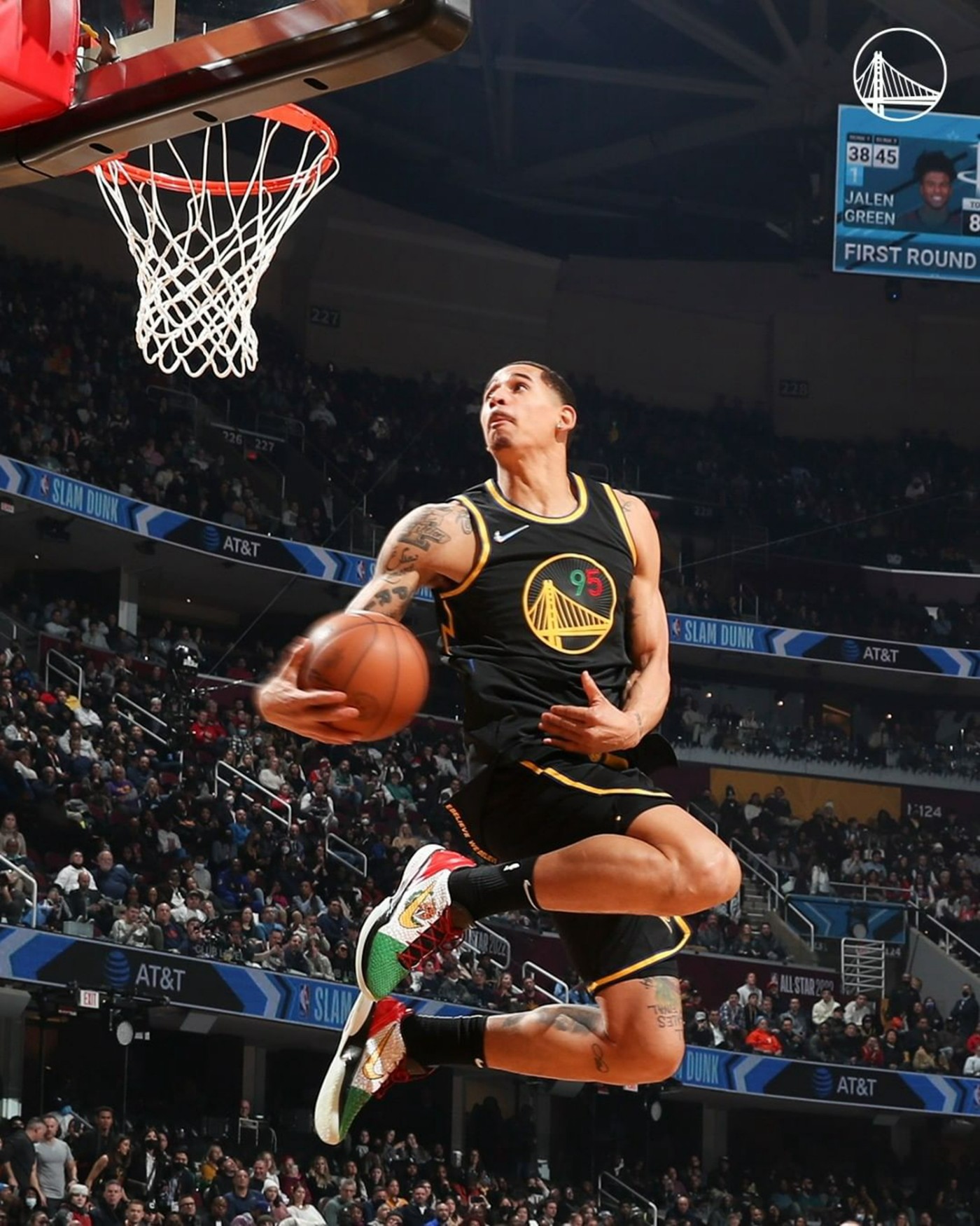 网友:还是看看鞋吧…|扣篮|nba|迈克尔·乔丹_新浪新闻