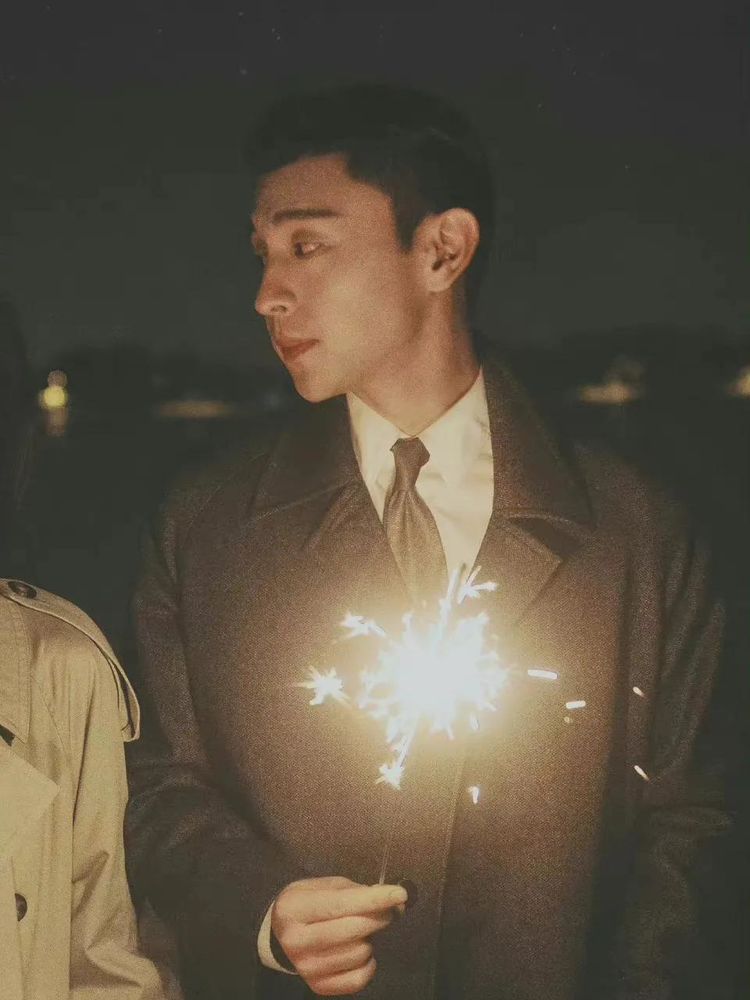 明星烟花大片李易峰成毅太有氛围感看到肖战和邓伦不愧是你们