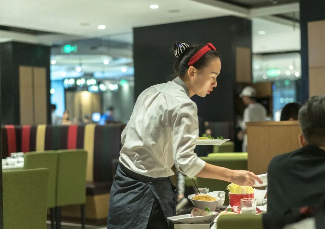 亏损超38亿,关300家门店,海底捞的内忧外患|海底捞|餐厅|顾客_新浪