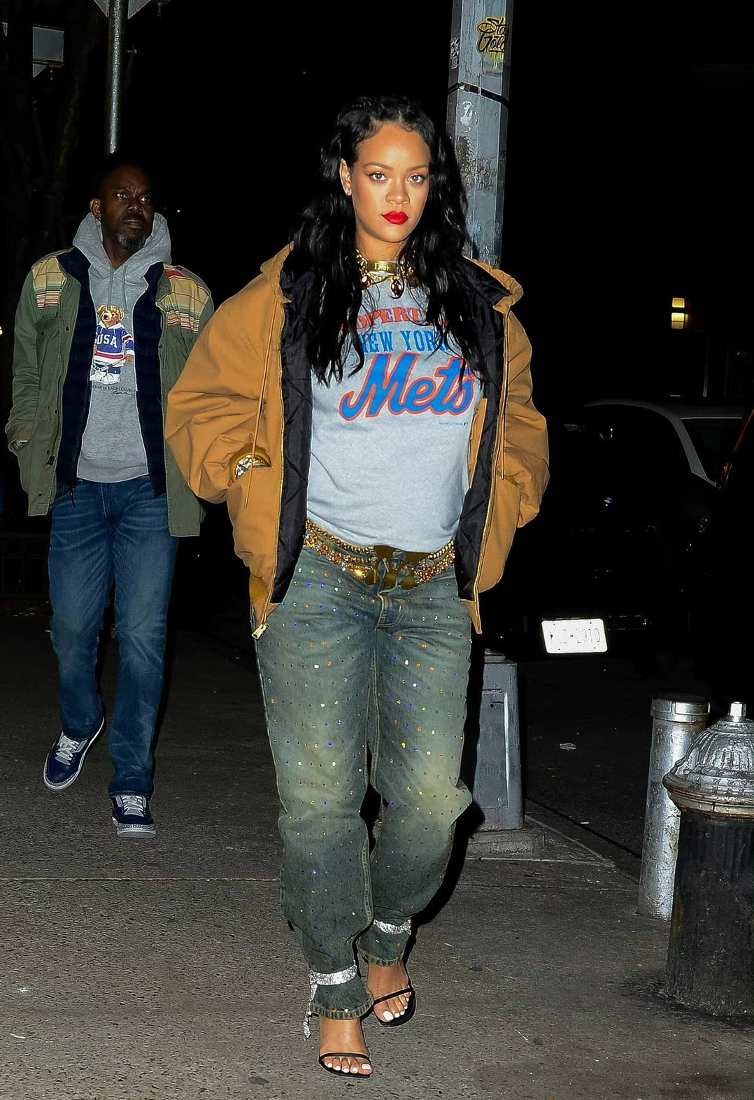 最新街拍当地时间2月18日蕾哈娜现身纽约