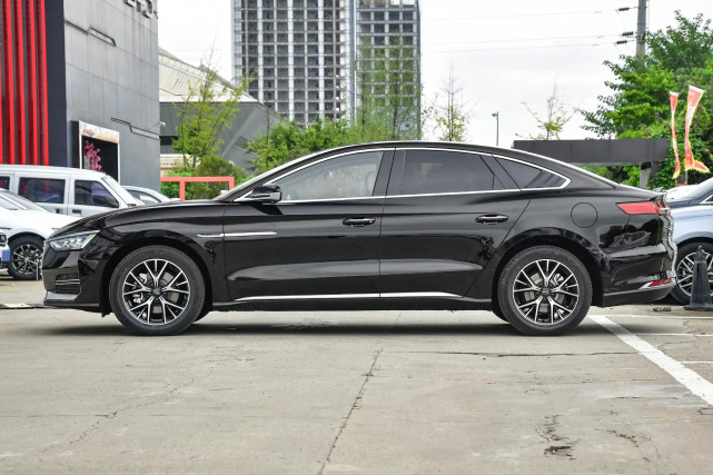 纯电续航506km售价2298万元比亚迪e9实力如何