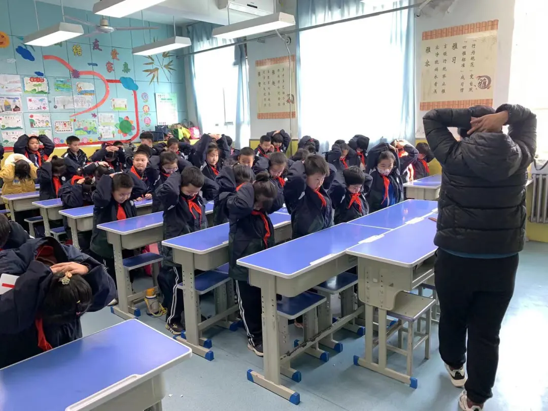 防震安全记心间西安灞桥区东城第二小学开展防震疏散演练