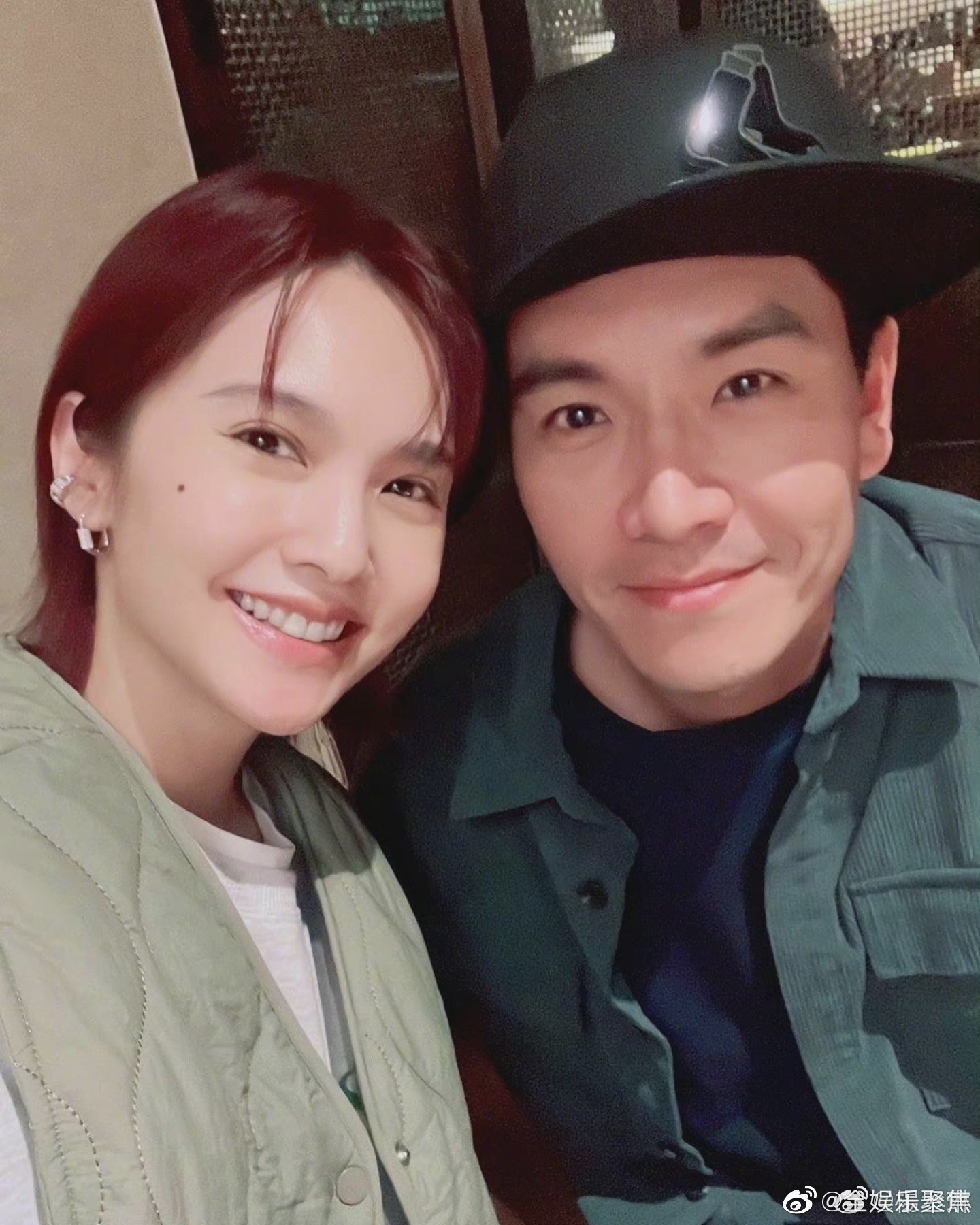 杨丞琳晒与贺军翔王传一同框照片